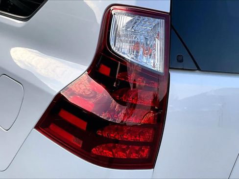 Used 2022 Lexus GX 460 Luxury w/ Sport Design Package AWD/4WD image 31
