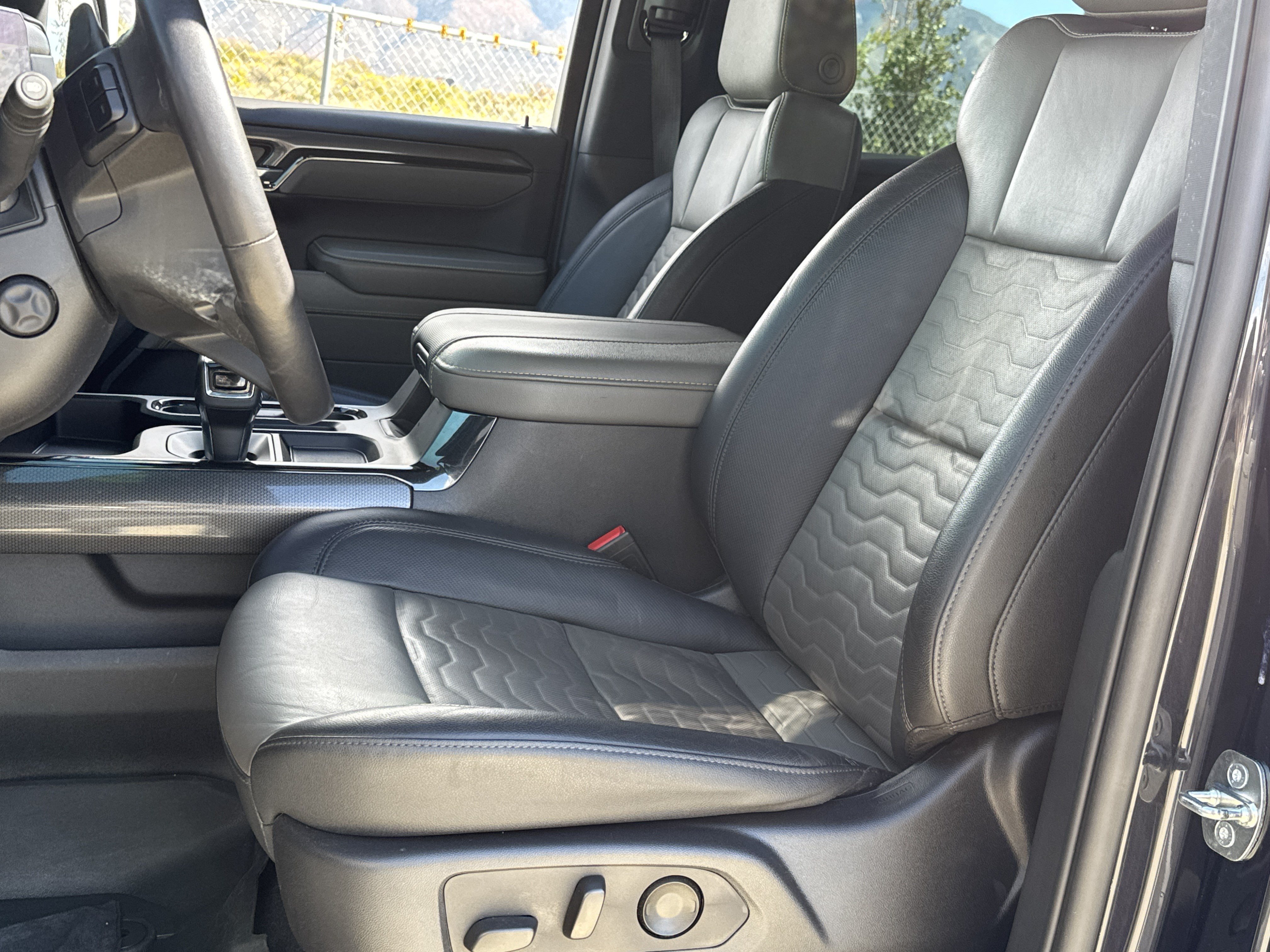 Used 2023 Chevrolet Silverado 1500 ZR2 w/ Technology Package AWD/4WD image 13