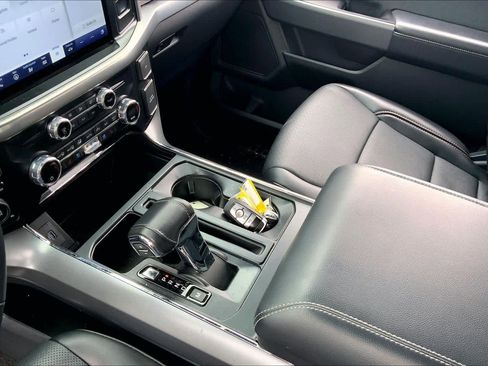 Used 2021 Ford F150 Lariat w/ Trailer Tow Package image 17