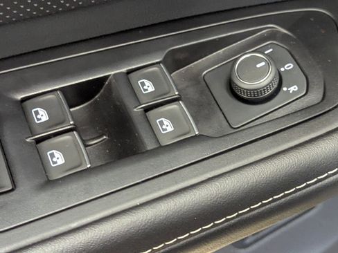 Used 2025 Volkswagen Atlas SE w/ Panoramic Sunroof Package image 22