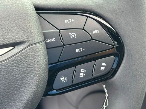 New 2027 Chrysler Pacifica Limited FWD image 19