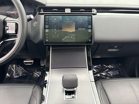 New 2026 Land Rover Range Rover Velar Dynamic SE image 17