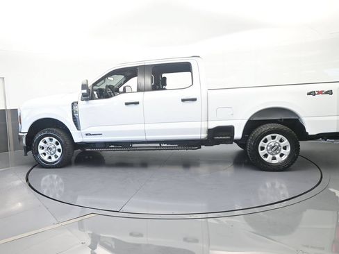 Used 2024 Ford F250 XLT AWD/4WD image 3