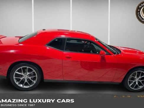 Used 2022 Dodge Challenger GT image 1