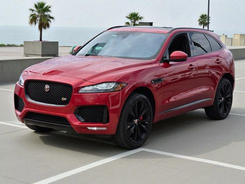Used 2019 Jaguar F-PACE S image 6