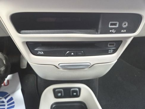 Used 2018 Chrysler Pacifica Touring-L Plus w/ Tire & Wheel Group image 24