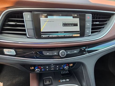 Used 2018 Buick Enclave Avenir FWD image 24