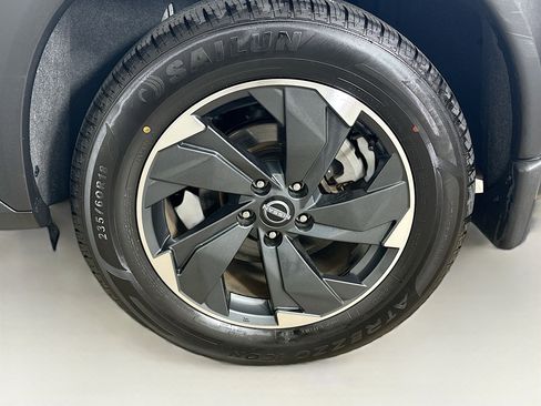 Used 2025 Nissan Rogue SV AWD/4WD image 11