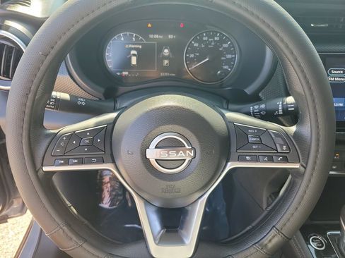 Certified 2024 Nissan Kicks SV FWD image 18