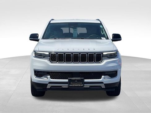 Used 2024 Jeep Wagoneer L Series III w/ Flexible Seating Group AWD/4WD image 2