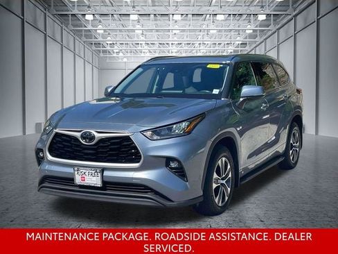 Used 2020 Toyota Highlander XLE AWD/4WD image 4