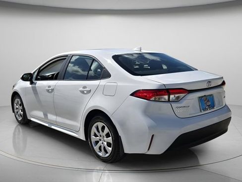 Used 2025 Toyota Corolla LE FWD image 8