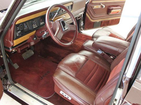 Used 1989 Jeep Grand Wagoneer image 6