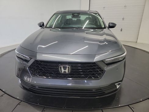 Used 2023 Honda Accord Touring image 2