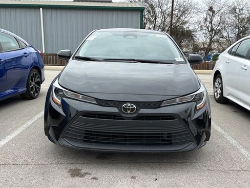Used 2025 Toyota Corolla LE image 2