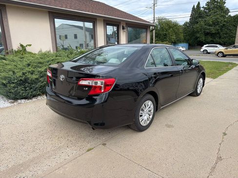 Used 2014 Toyota Camry LE FWD image 3