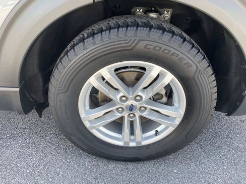 Used 2021 Ford Explorer XLT RWD image 11