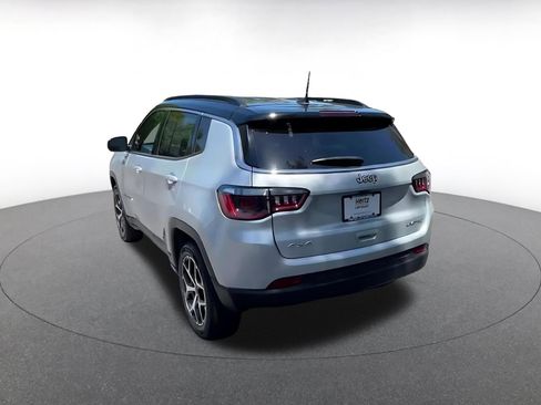 Used 2025 Jeep Compass Limited AWD/4WD image 11