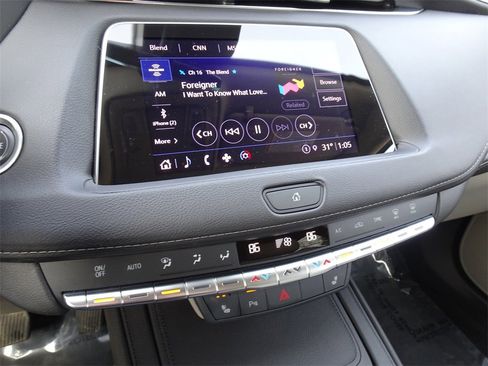 Certified 2022 Cadillac XT4 Luxury w/ Cold Weather Package image 15