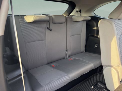 Certified 2023 Toyota Highlander LE image 33