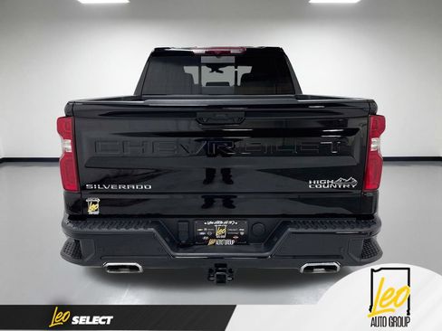 Used 2024 Chevrolet Silverado 1500 High Country AWD/4WD image 9