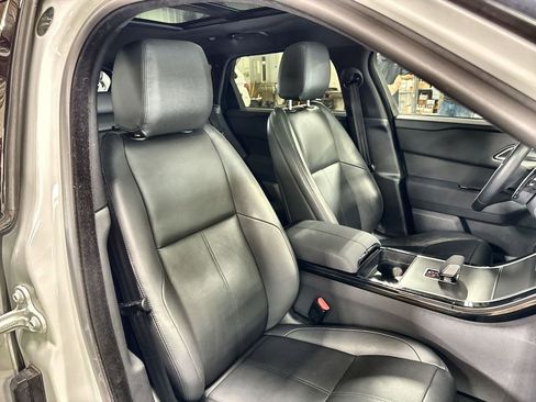 Used 2025 Land Rover Range Rover Velar Dynamic SE image 32