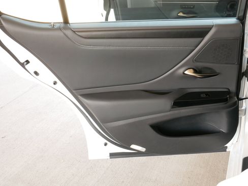 Used 2025 Lexus ES 350 350 w/ Premium Package image 24