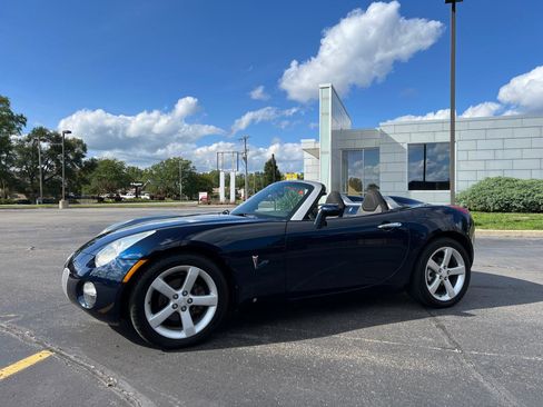 Used 2006 Pontiac Solstice Roadster w/ Power Package image 1