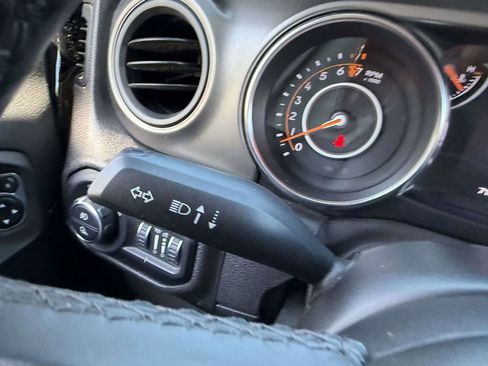 Certified 2022 Jeep Gladiator Sport AWD/4WD image 36
