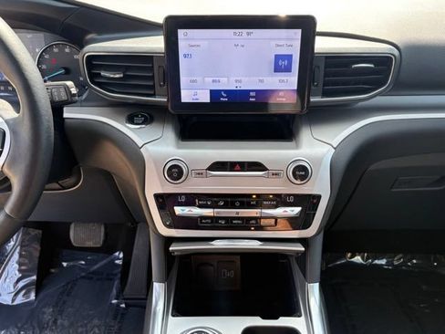 Used 2020 Ford Explorer XLT w/ Equipment Group 202A AWD/4WD image 16