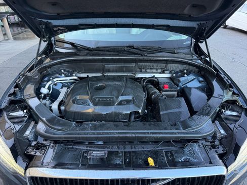 Used 2018 Volvo XC60 T6 Momentum w/ Convenience Package image 21