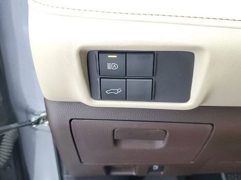 Used 2022 Toyota Highlander XLE image 35