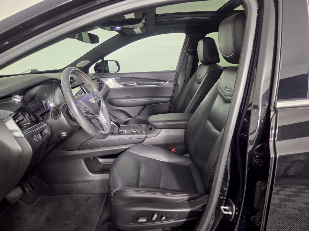 Used 2021 Cadillac XT5 Premium Luxury w/ LPO, Floor Liner Package AWD/4WD image 8