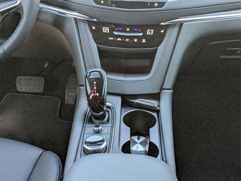 New 2026 Cadillac XT5 Luxury image 21
