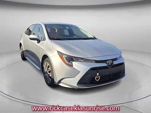 Used 2023 Toyota Corolla LE image 4