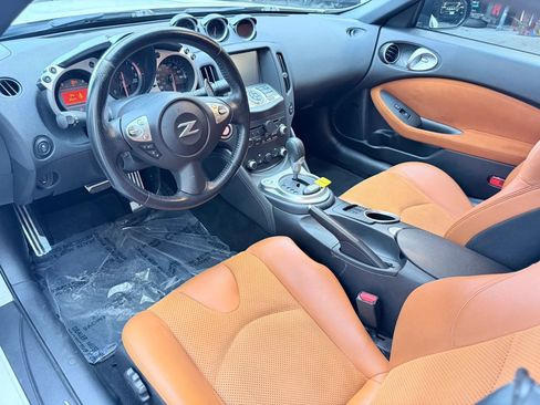 Used 2015 Nissan 370Z Touring RWD image 9