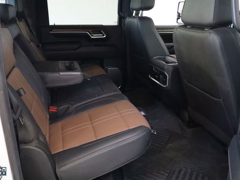 Used 2024 Chevrolet Silverado 3500 High Country w/ High Country Premium Package image 28