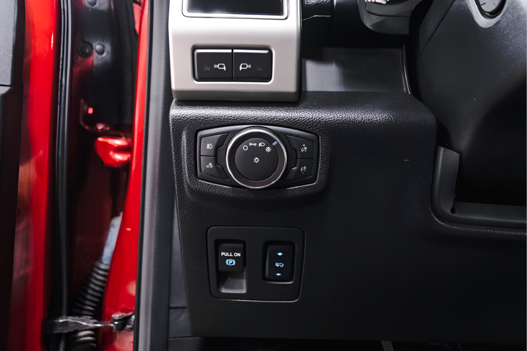 Used 2018 Ford F150 Lariat w/ Equipment Group 502A Luxury AWD/4WD image 16
