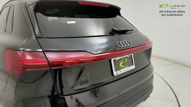 Used 2024 Audi Q8 e-tron Prestige w/ Prestige Package AWD/4WD image 27