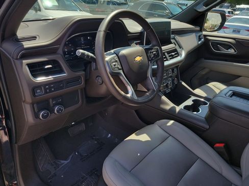 Used 2022 Chevrolet Suburban LT w/ LT Signature Plus Package RWD image 24