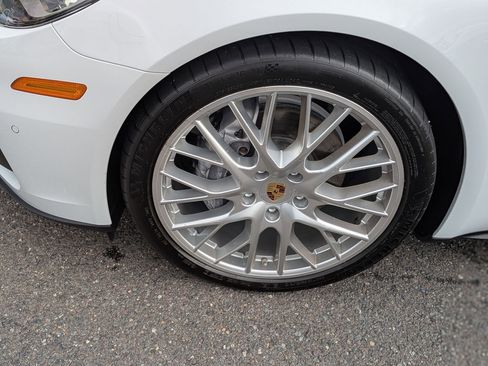 Used 2017 Porsche Panamera 4 image 10