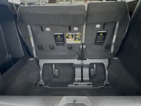 Used 2025 Toyota Sienna XLE FWD image 34