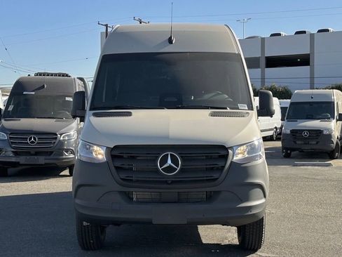 New 2025 Mercedes-Benz Sprinter 2500 image 3