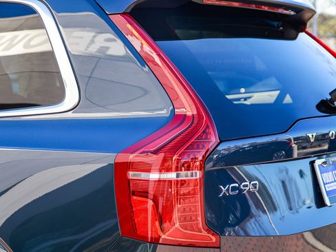 Used 2024 Volvo XC90 T8 Plus w/ Protection Package Premier image 9