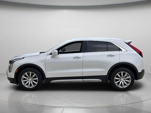Used 2022 Cadillac XT4 Premium Luxury w/ Enhanced Visibility Package FWD image 3