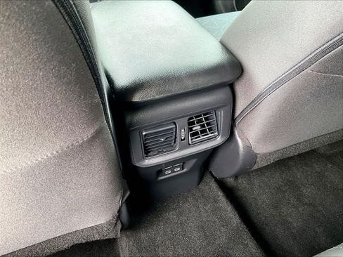 Used 2025 Toyota RAV4 XLE AWD/4WD image 28