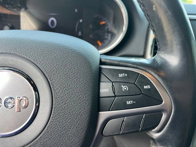 Used 2021 Jeep Grand Cherokee Laredo w/ Security & Convenience Group AWD/4WD image 18