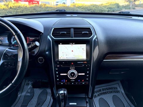 Used 2018 Ford Explorer Limited image 19