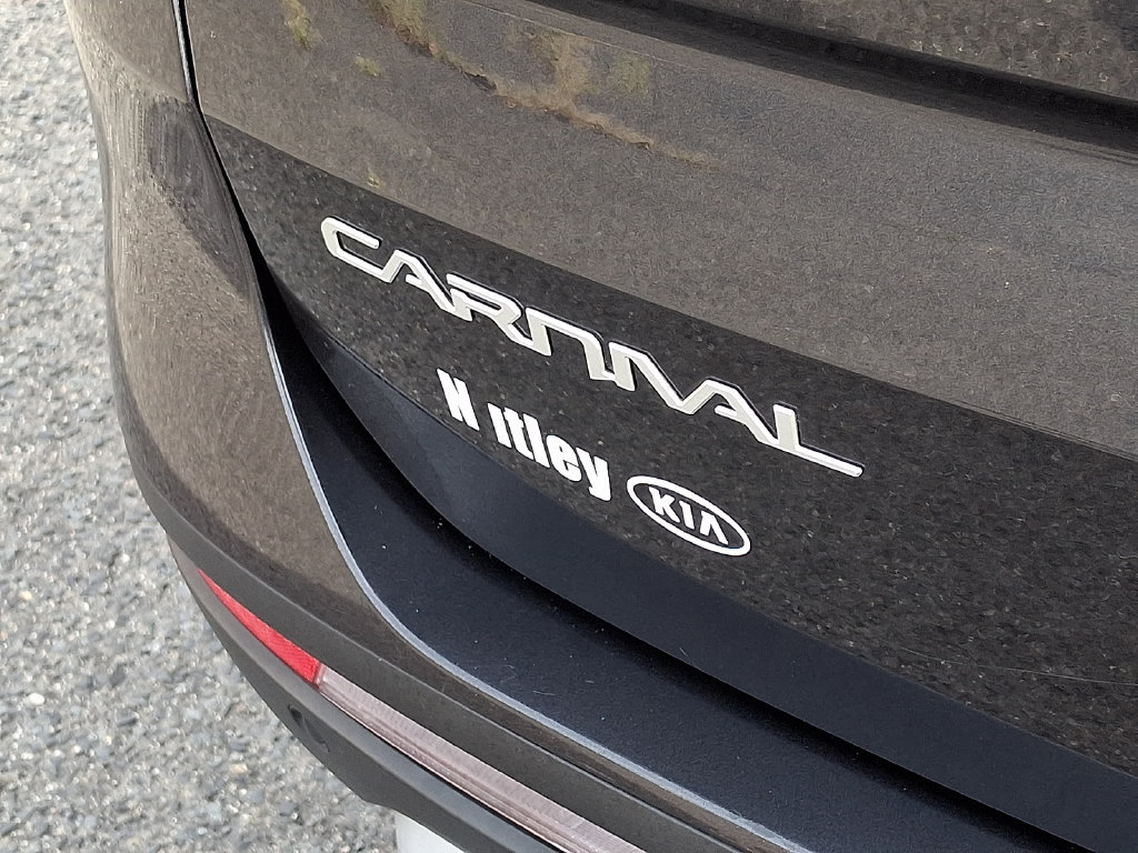 Used 2024 Kia Carnival LX FWD image 30