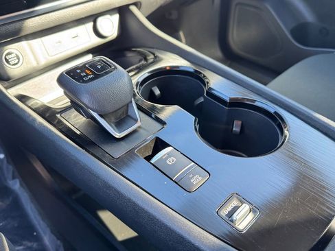 Used 2023 Nissan Rogue S image 14